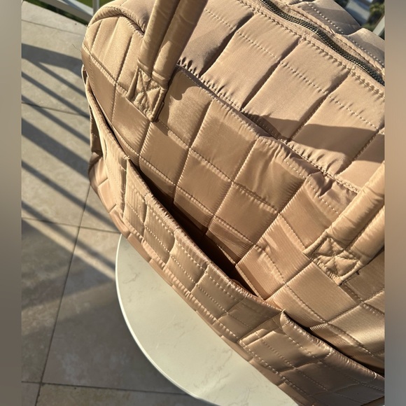 NWT Adrienne Vitadini Tan Quilted Nylon Duffle Bag for Travel - Picture 7 of 10